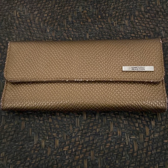 Kenneth Cole Reaction Tri-Fold Wallet - Picture 7 of 7